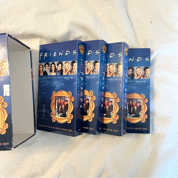 FRIENDS: Complete VHS Box Set Season 1 - Picture 5 of 9